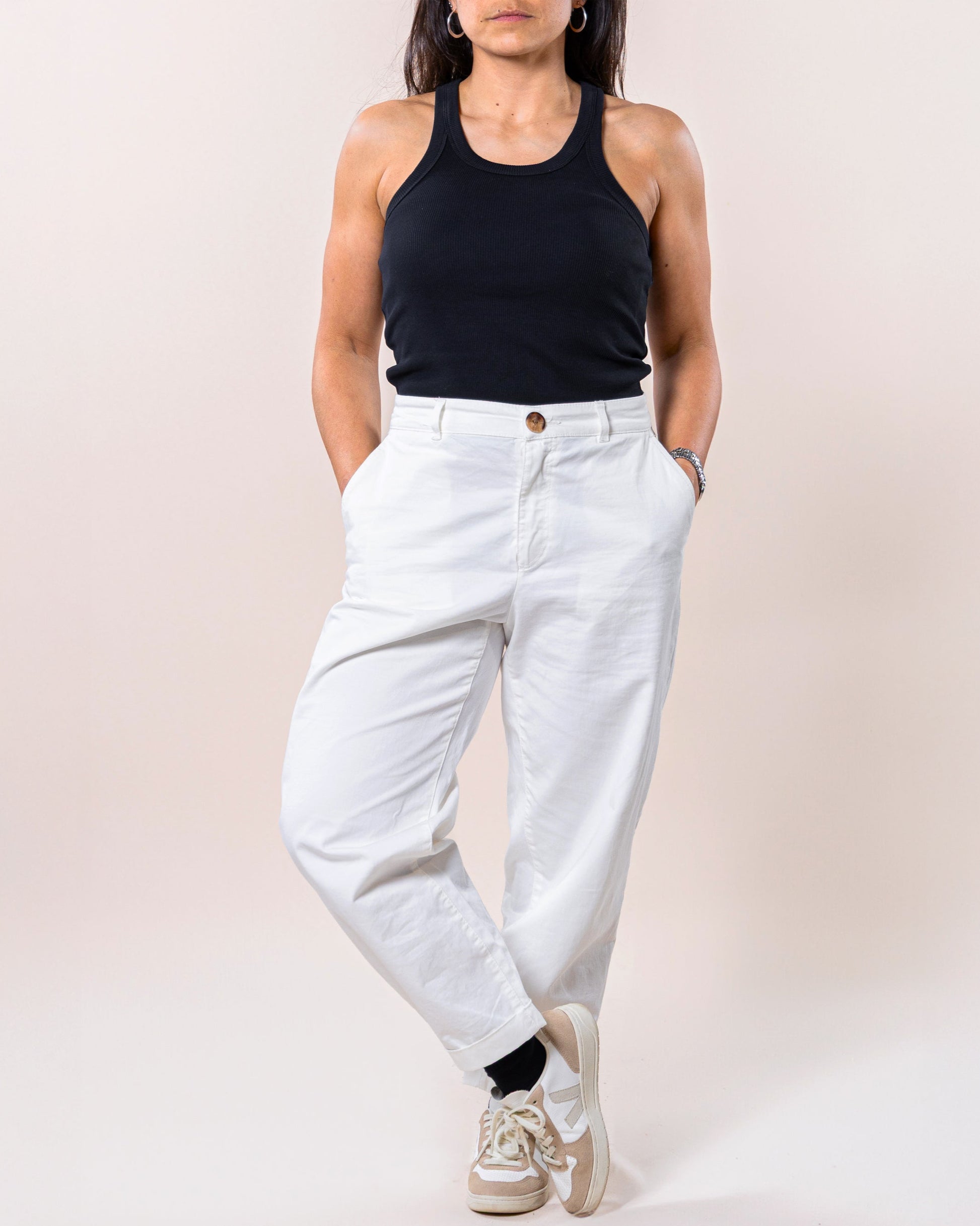 Malha rib de algodão com elastano que garante conforto e flexibilidade.