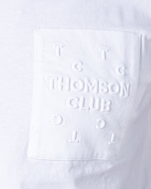 Corte relaxado que garante liberdade de movimento e estilo casual para qualquer ocasião.