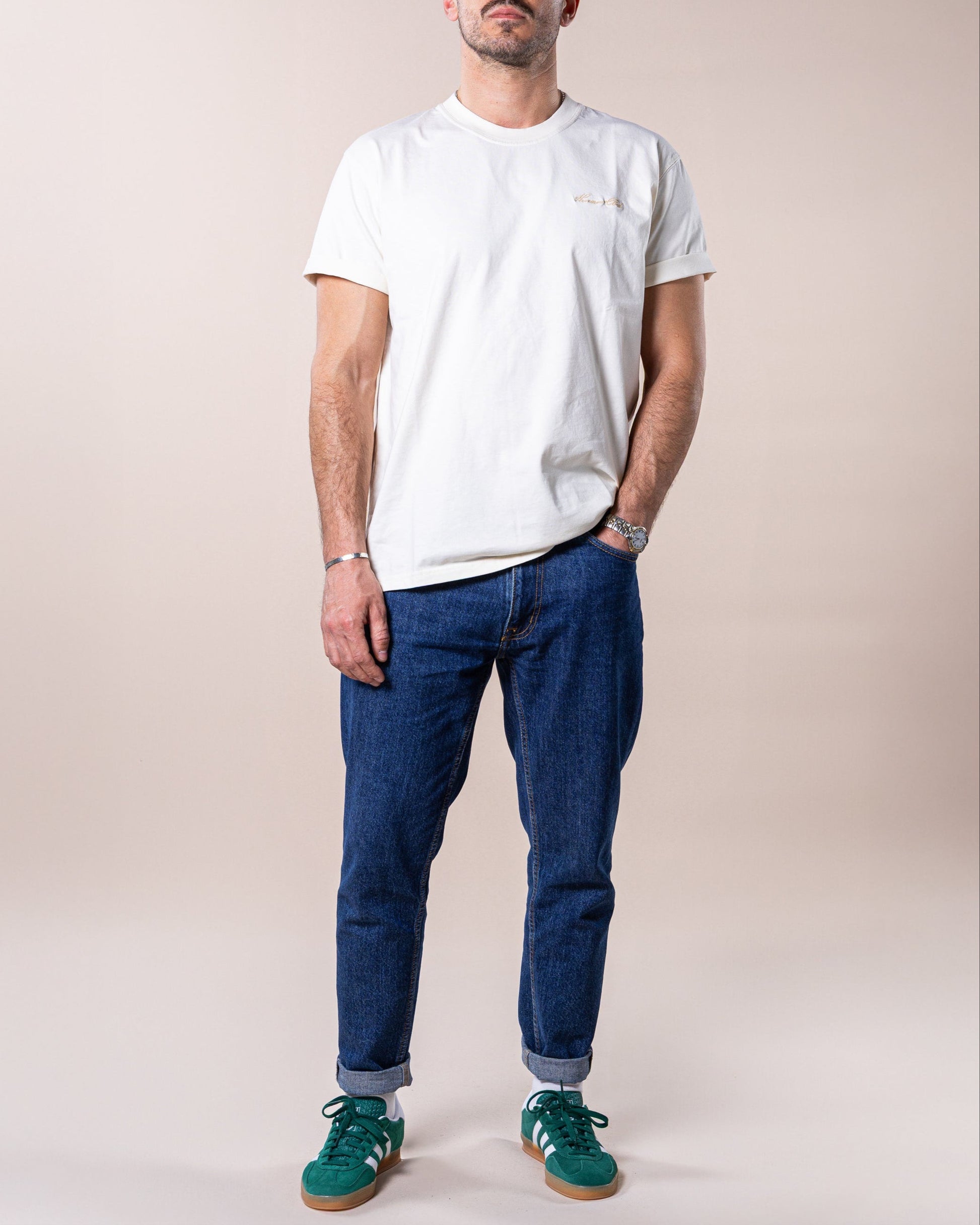 Ajuste casual que garante conforto e estilo para diversas ocasiões do dia a dia.