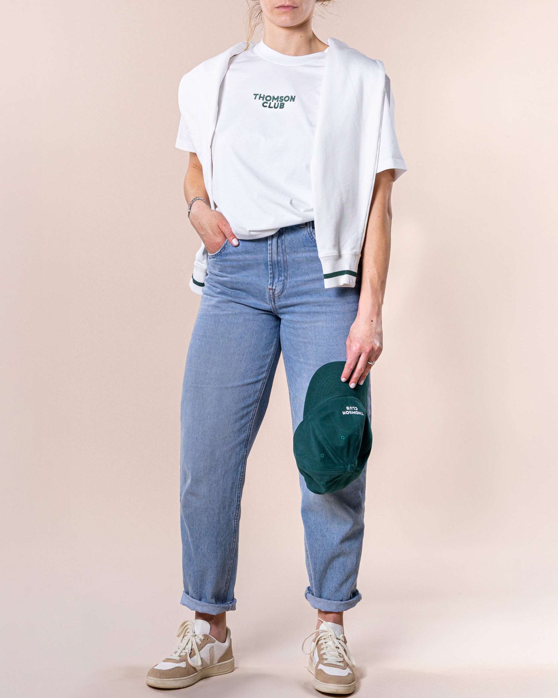 Conforto e estilo com ajuste descontraído, ideal para uso diário.