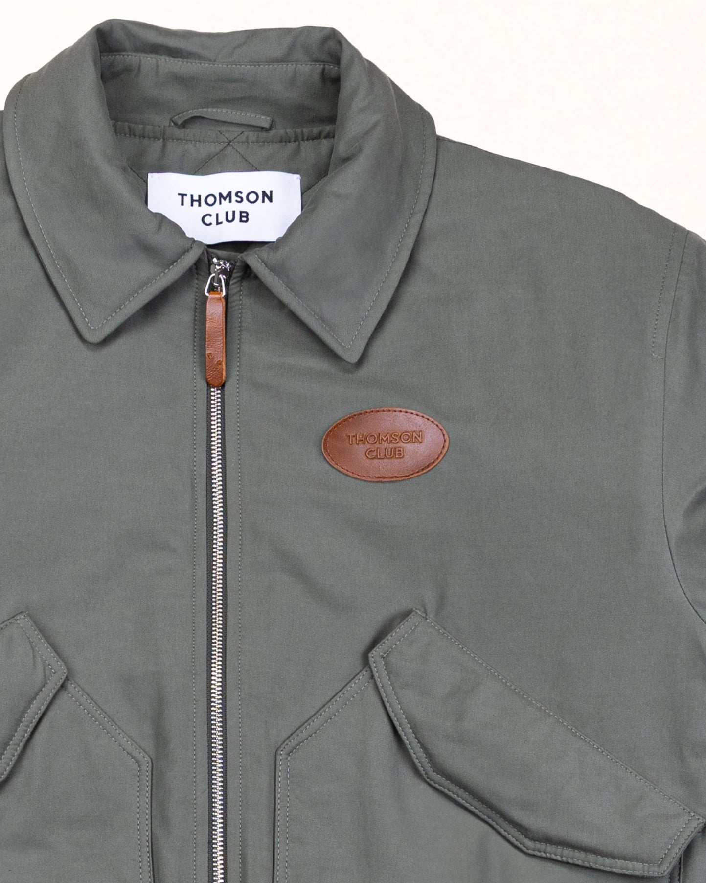 Patch premium, resistente e duradouro — um detalhe de identidade.