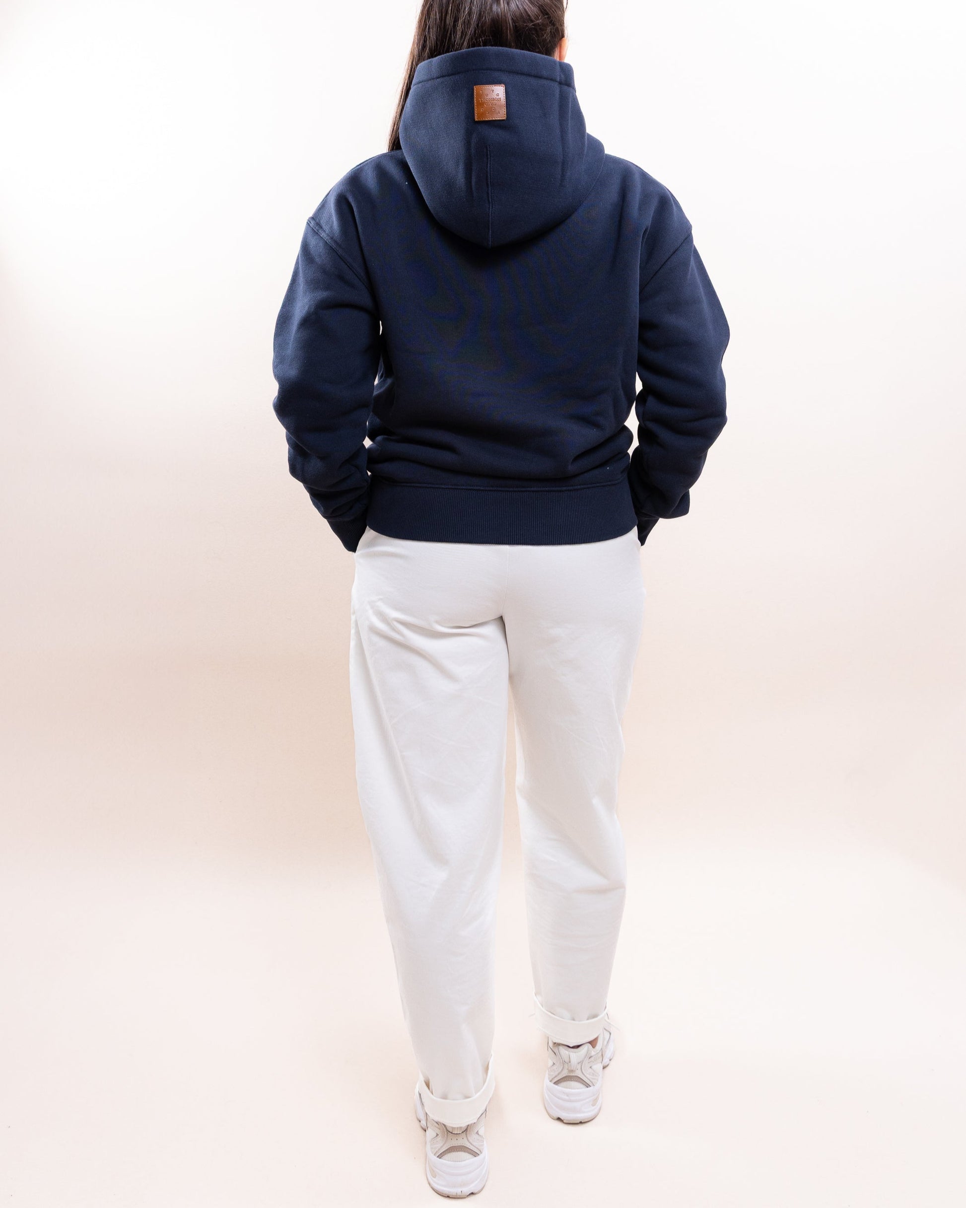 Hoodie pesado feminino que combina atitude, conforto e durabilidade em qualquer ocasião.