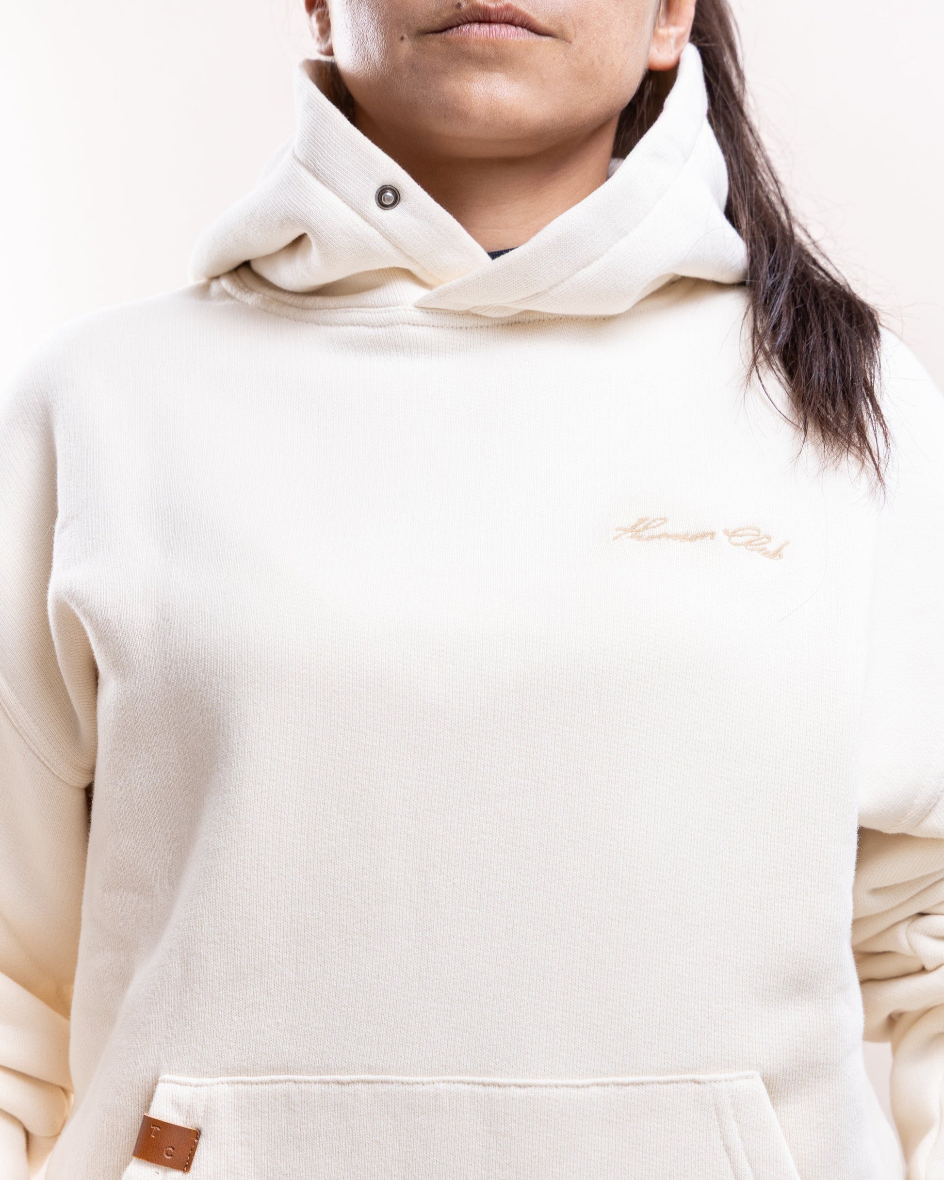 Hoodie feminino em algodão orgânico 100%, ideal para quem valoriza estilo e conforto premium.