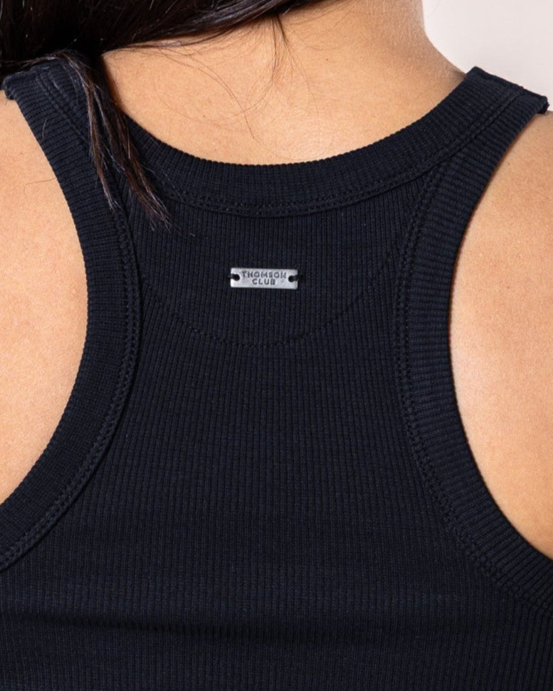 Um top justo e sofisticado, perfeito para qualquer ocasião.