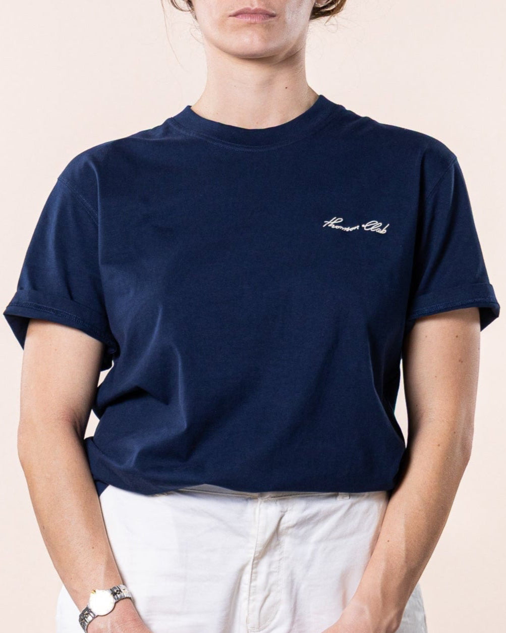 Signature T-Shirt em algodão orgânico 100%, elegante, intemporal e confortável para o dia a dia.
