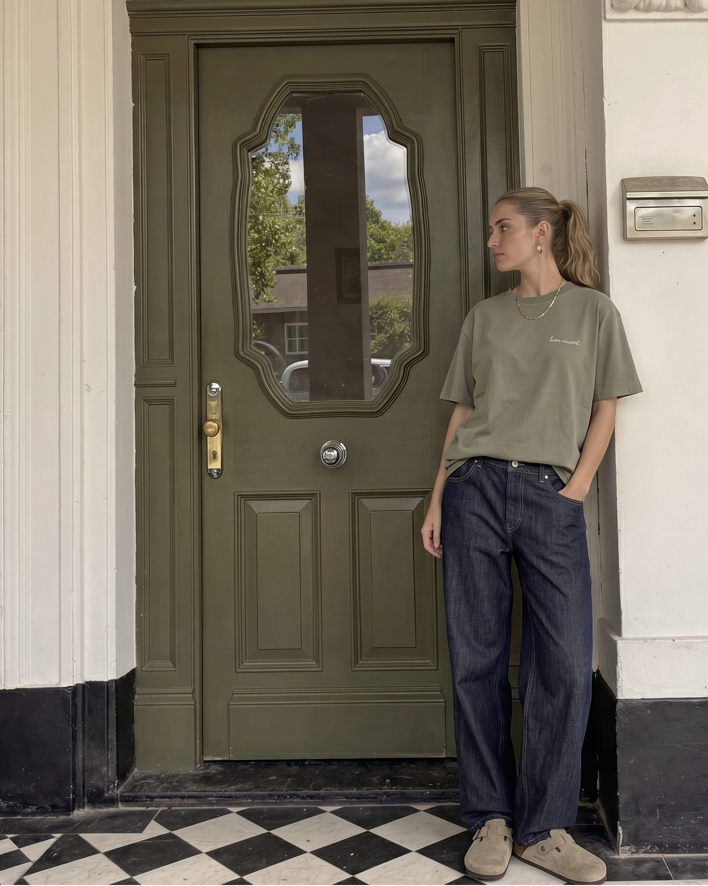 The Bon Vivant T-Shirt – Khaki.